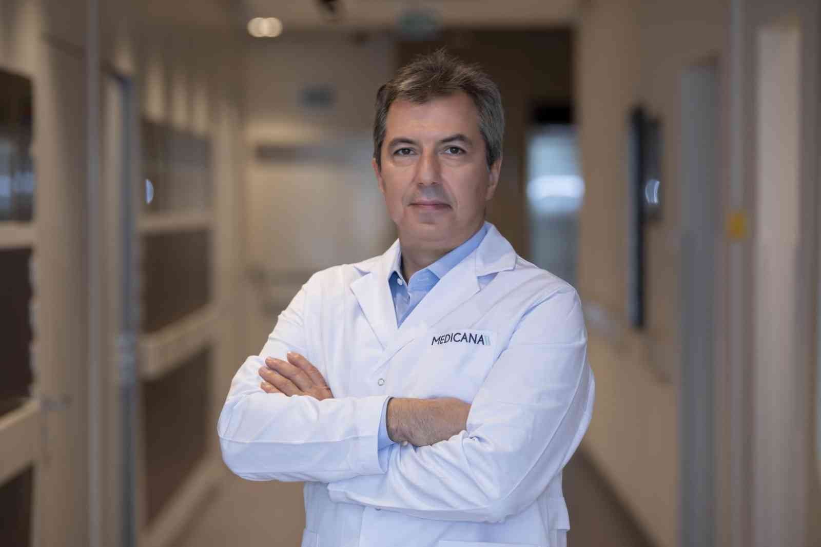 "Göğüs kafesi şekil bozukluklarında erken farkındalık tedavi başarısını artırıyor" Prof. Dr. Celalettin Kocatürk, göğüs kafesi şekil bozuklarının, kaburgalar ve iman tahtası arasında bulunan kıkırdakların aşırı gelişmesi ...