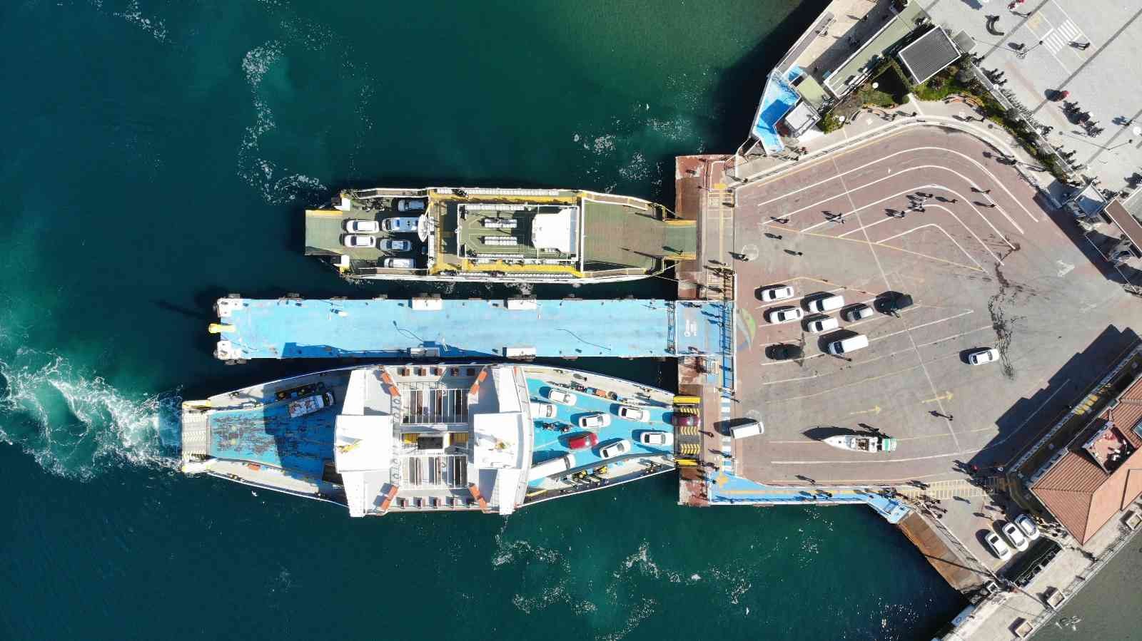 Gökçeada ve Bozcaada seferlerine fırtına engeli Çanakkale’de, Bozcaada ve Gökçeada’ya bugün yapılması planlanan tüm feribot seferleri olumsuz hava şartları nedeniyle iptal edildi. Çanakkale ...