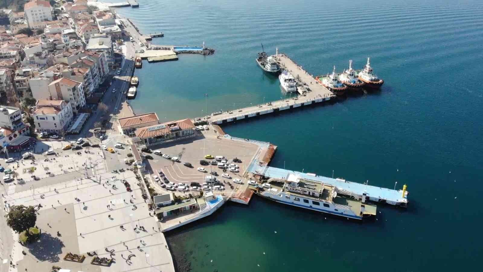 Gökçeada ve Bozcaada seferlerine fırtına engeli Çanakkale’de, Bozcaada ve Gökçeada’ya bugün yapılması planlanan tüm feribot seferleri olumsuz hava şartları nedeniyle iptal edildi. Çanakkale ...