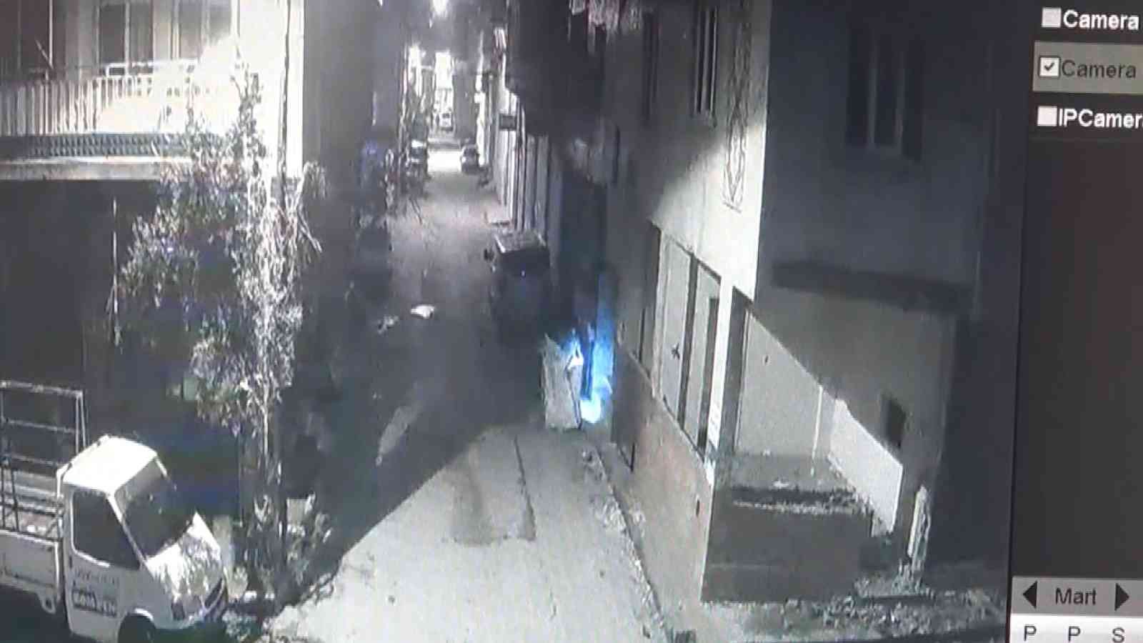 Görülmemiş vicdansızlık Bursa’da çekçek arabalı şahıslar bir binanın kapısının kilidini kırarak bina girişinde duran engelli aracını çaldılar. İhbar üzerine harekete ...