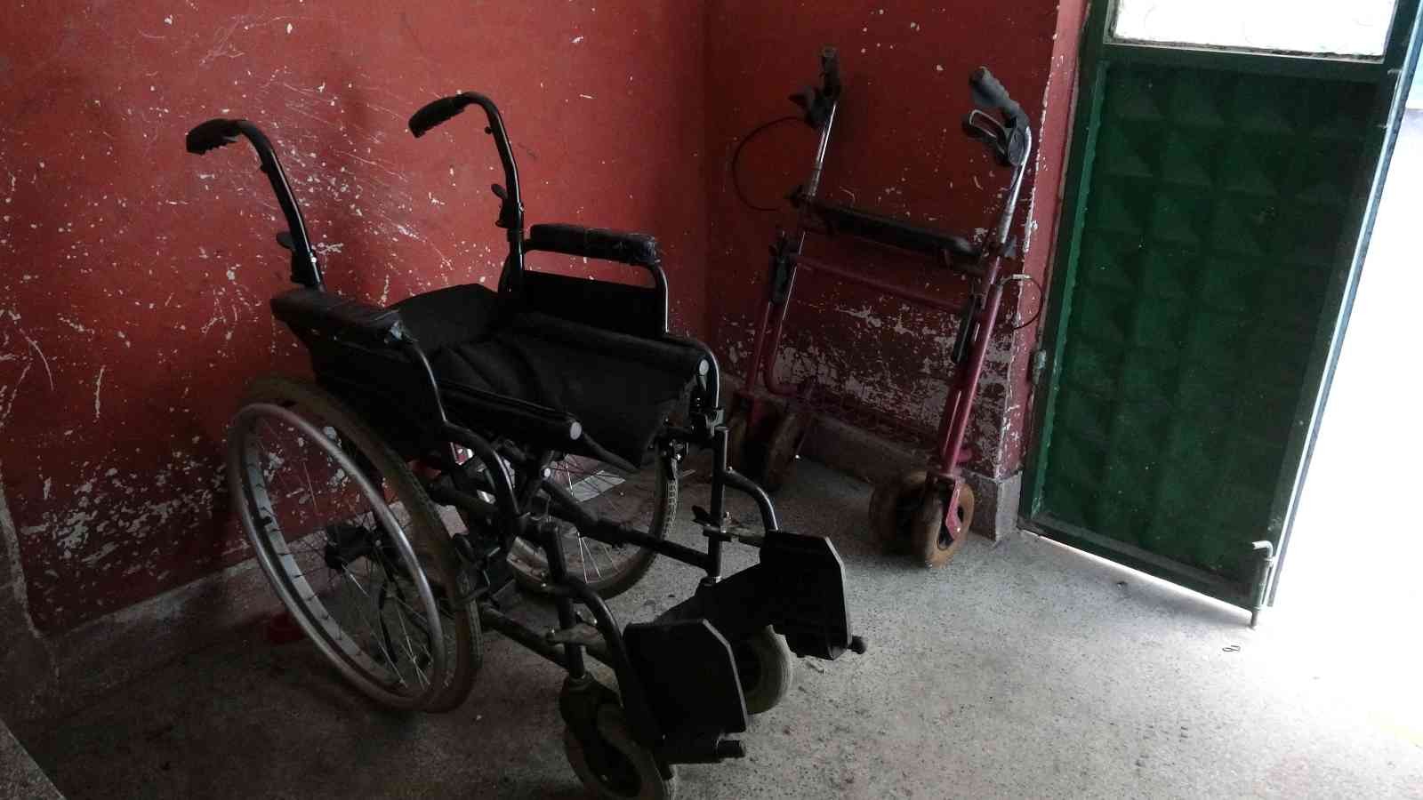 Görülmemiş vicdansızlık Bursa’da çekçek arabalı şahıslar bir binanın kapısının kilidini kırarak bina girişinde duran engelli aracını çaldılar. İhbar üzerine harekete ...