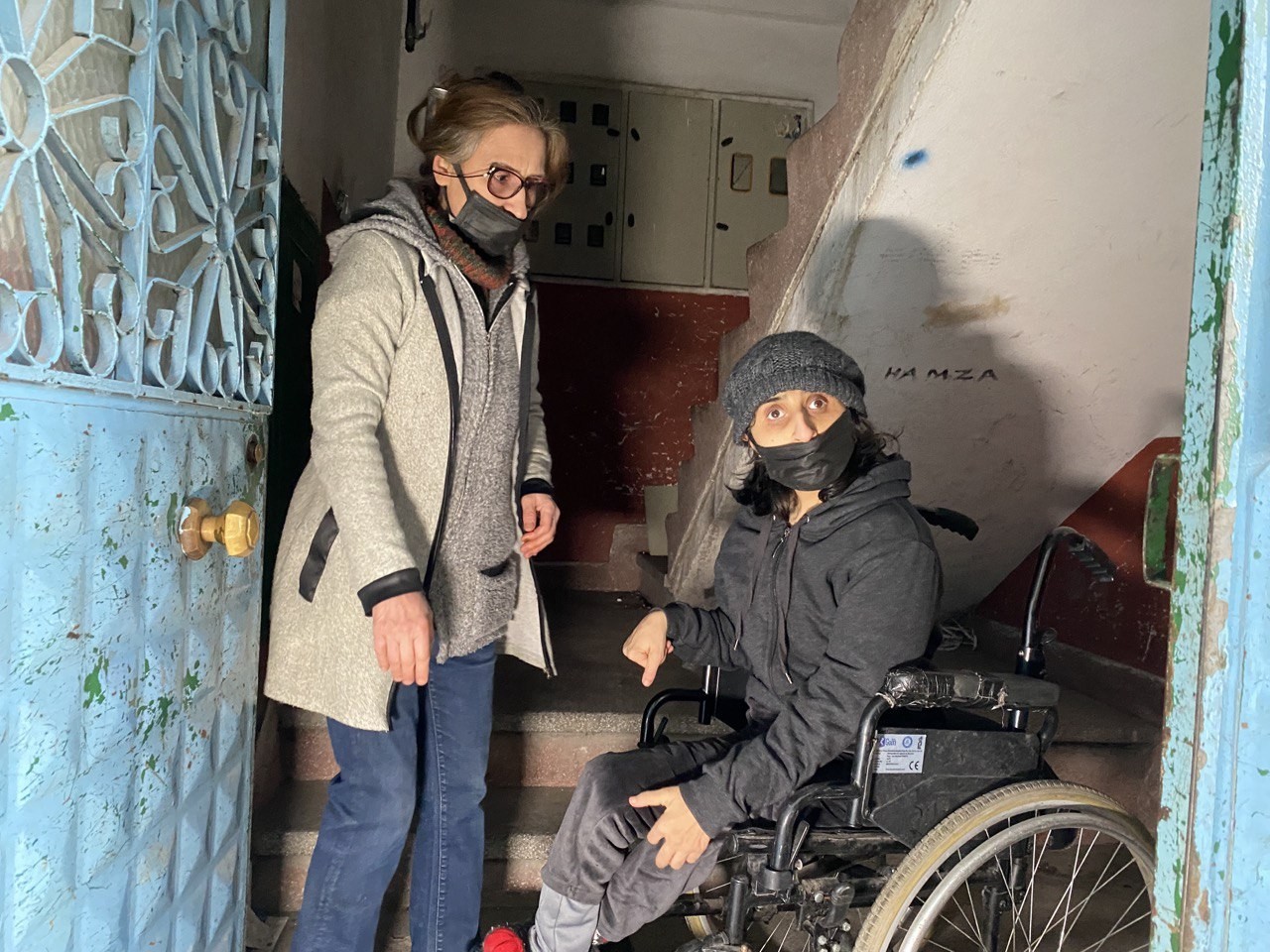 Görülmemiş vicdansızlık Bursa’da çekçek arabalı şahıslar bir binanın kapısının kilidini kırarak bina girişinde duran engelli aracını çaldılar. İhbar üzerine harekete ...