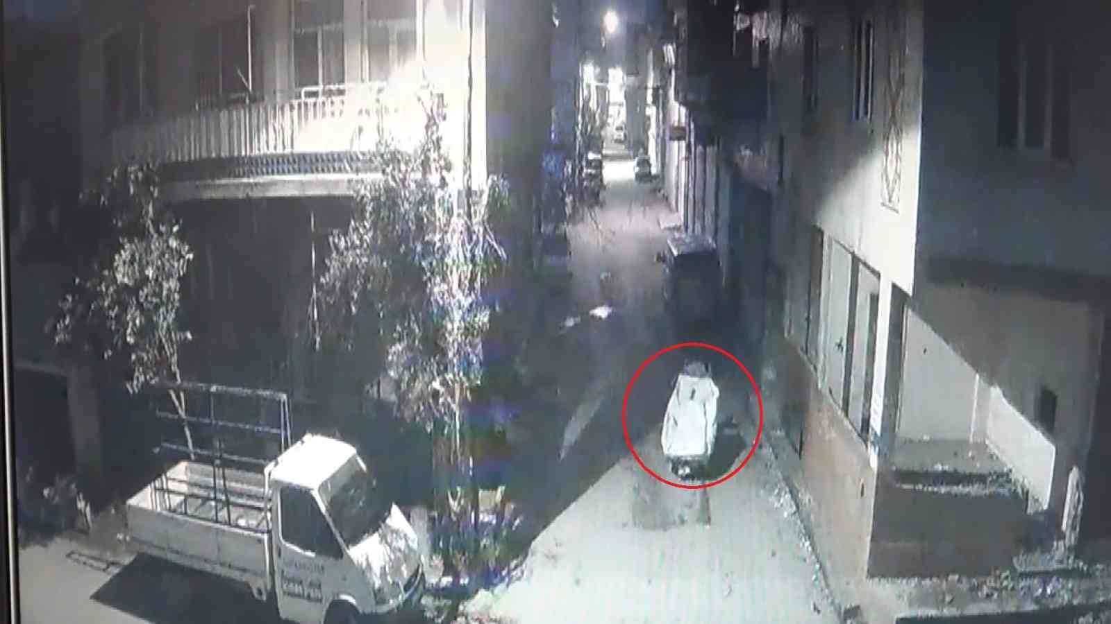 Görülmemiş vicdansızlık Bursa’da çekçek arabalı şahıslar bir binanın kapısının kilidini kırarak bina girişinde duran engelli aracını çaldılar. İhbar üzerine harekete ...