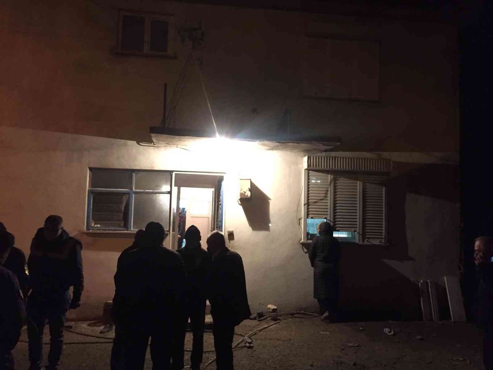 Haber alınamayan yaşlı çiftten kötü haber Balıkesir’in Bigadiç ilçesinde kendilerinden haber alınamayan yaşlı çiftten kötü haber geldi. Evde yaşayan 73 yaşındaki Hasan Kavasoğlu’nun ...