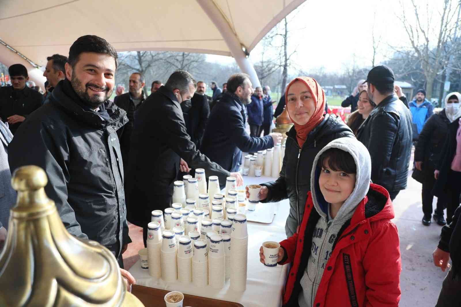Hasbahçe’de 7 bin kişiye salep dağıtıldı Kağıthane Belediyesi, Hasbahçe’de binlerce vatandaşa kış aylarının vazgeçilmez içeceği salep ikram etti. Sıcacık saleplerini yudumlayan ...