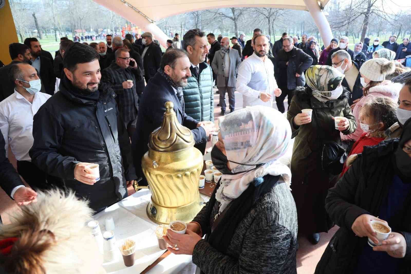 Hasbahçe’de 7 bin kişiye salep dağıtıldı Kağıthane Belediyesi, Hasbahçe’de binlerce vatandaşa kış aylarının vazgeçilmez içeceği salep ikram etti. Sıcacık saleplerini yudumlayan ...