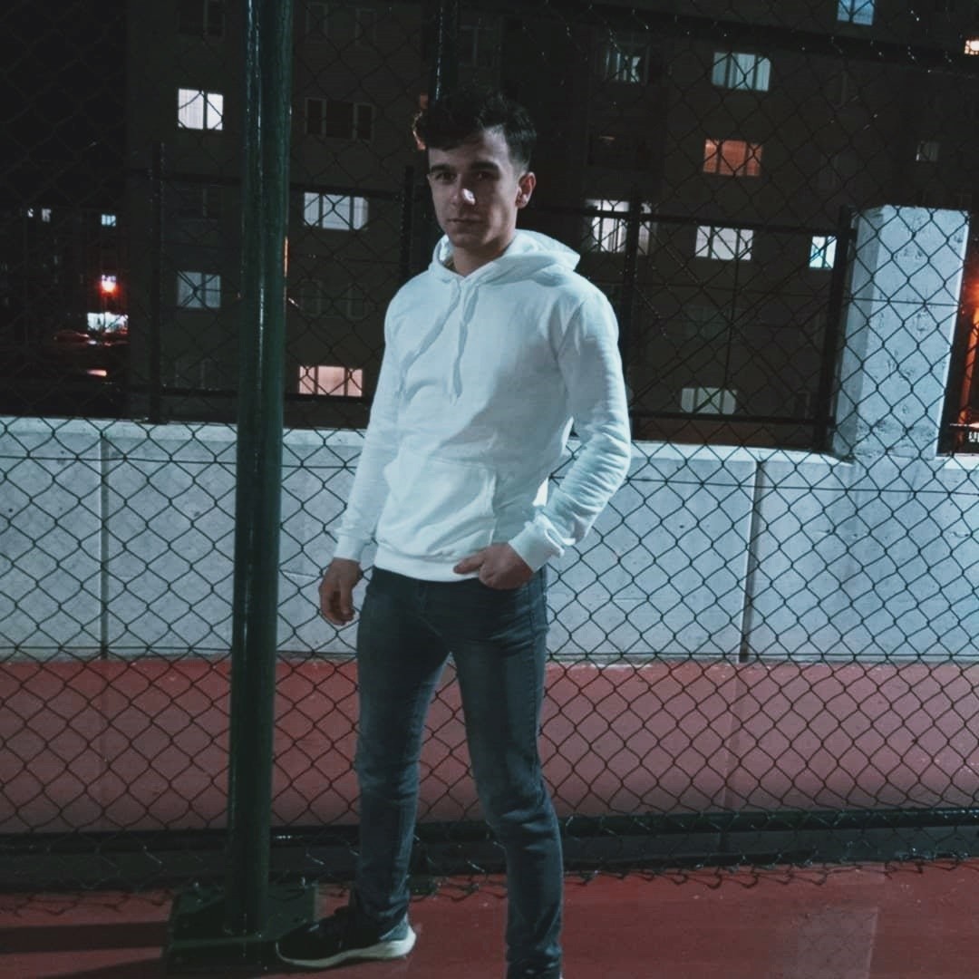 Hatalı dönüş faciayla sonuçlandı: Baba ve oğlunu ölüm ayırdı Tekirdağ’ın Ergene ilçesinde U dönüşü yasağı olan yol ayrımında dönüş yaptığı iddia edilen otomobil ile panelvan çarpıştı. Kaza sonrası otomobil ...