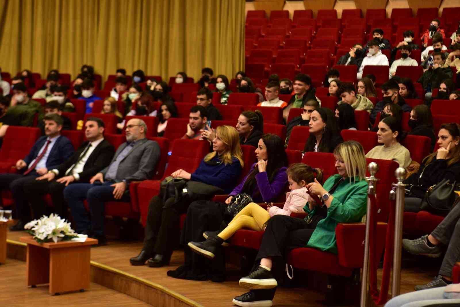 Medya dünyasının ünlü isimleri, Hayatımız iletişim söyleşileriyle Tuzla’da gençlerle bir araya geldi. Medya dünyasının ünlü isimleri Umut Öztürk ...