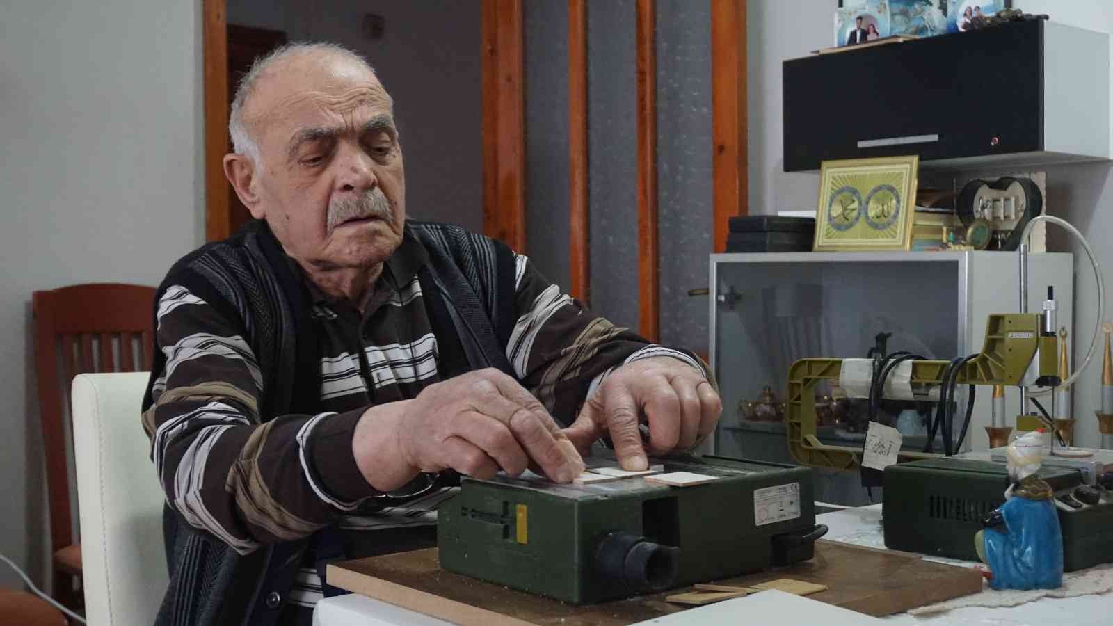 Hobisiyle kanseri yendi Edirne’de yıllar önce kolon kanserine yakalanan 82 yaşındaki Veysel Balcı, hastalığını unutmak ve oyalanmak için başladığı maket cami ve ev yapım ...