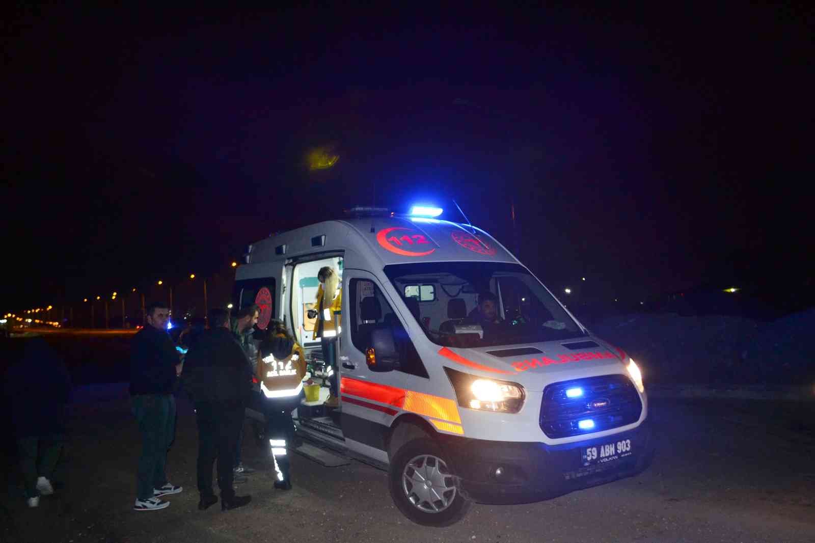 Hurdaya dönen aracın sürücüsü alkollü çıktı Tekirdağ’ın Çorlu ilçesinde kavşakta refüje çarpan araç hurdaya döndü. Yaralı olmasına rağmen tedaviyi reddeden araç sürücüsü ise alkollü çıktı ...