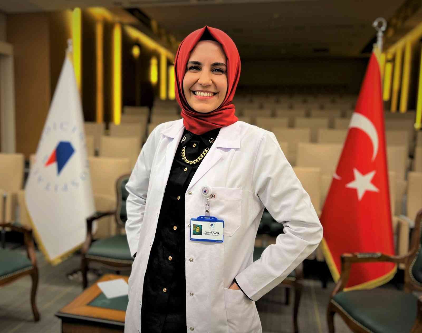 “İftar ile sahur arasında 2,5 litre su içilmeli” Uzman Diyetisyen Sena Kazan ile Gastroenteroloji ve Hepatoloji Doç. Dr. Raim İliaz, Ramazan ayında karşılaşılan sağlık sorunları ve beslenme ile ...