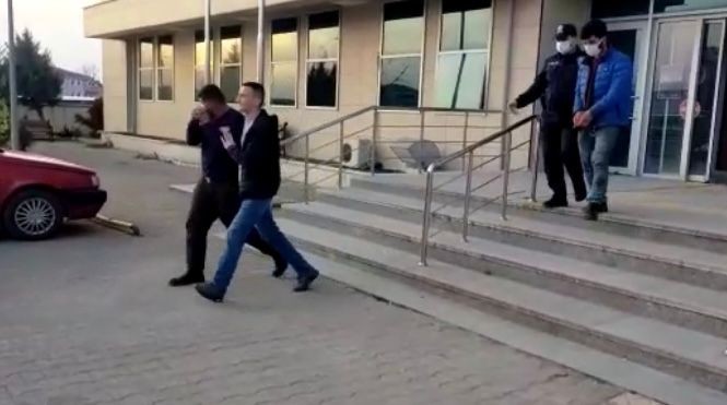 İnşaatlardan demir çalan 2 şahıs tutuklandı Sakarya’nın Karasu ilçesinde inşaatlardan demir çaldığı tespit edilen 4 şüpheliden 2’si tutuklanarak cezaevine gönderildi. Edinilen bilgiye göre ...