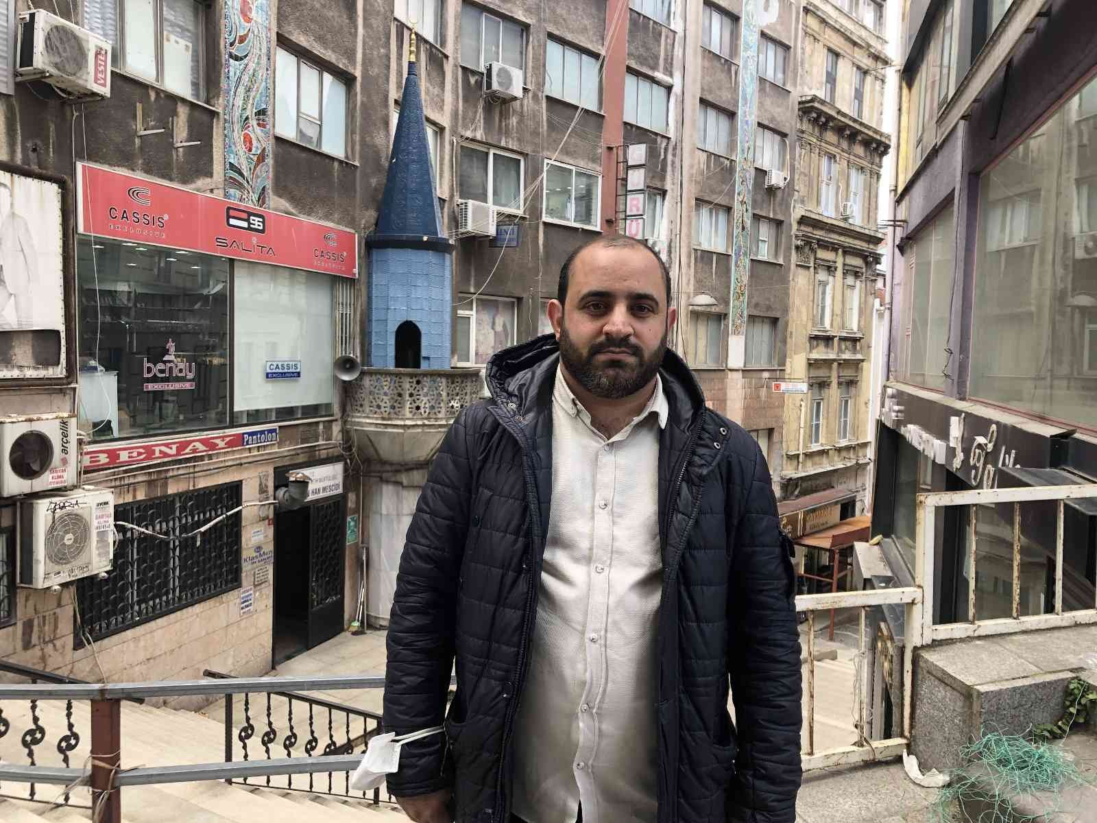 İş hanına bitişik minare görenleri hayrete düşürüyor Fatih’te bulunan Gürün Han Mescidi iş hanına bitişik ilginç minaresi ile görenleri hayrete düşürüyor. Mescidin minaresinin İslam şiarına uygun ...