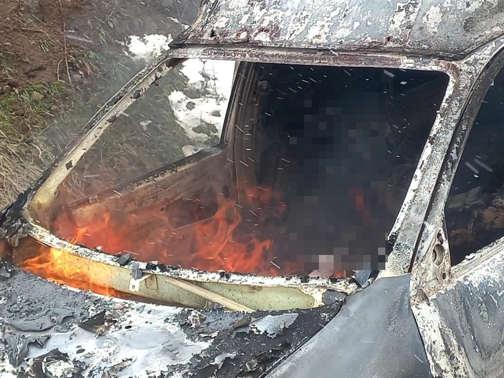 Isınmak için aracına koyduğu köz kovası sonu oldu Sakarya’nın Hendek ilçesinde bir kişi, içerisine köz kovası koyduğu aracının alev alması neticesinde feci şekilde can verdi. Alınan bilgiye göre ...