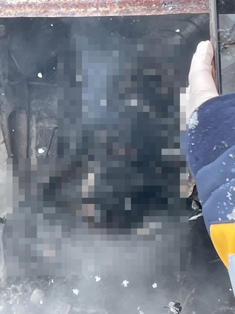 Isınmak için aracına koyduğu köz kovası sonu oldu Sakarya’nın Hendek ilçesinde bir kişi, içerisine köz kovası koyduğu aracının alev alması neticesinde feci şekilde can verdi. Alınan bilgiye göre ...