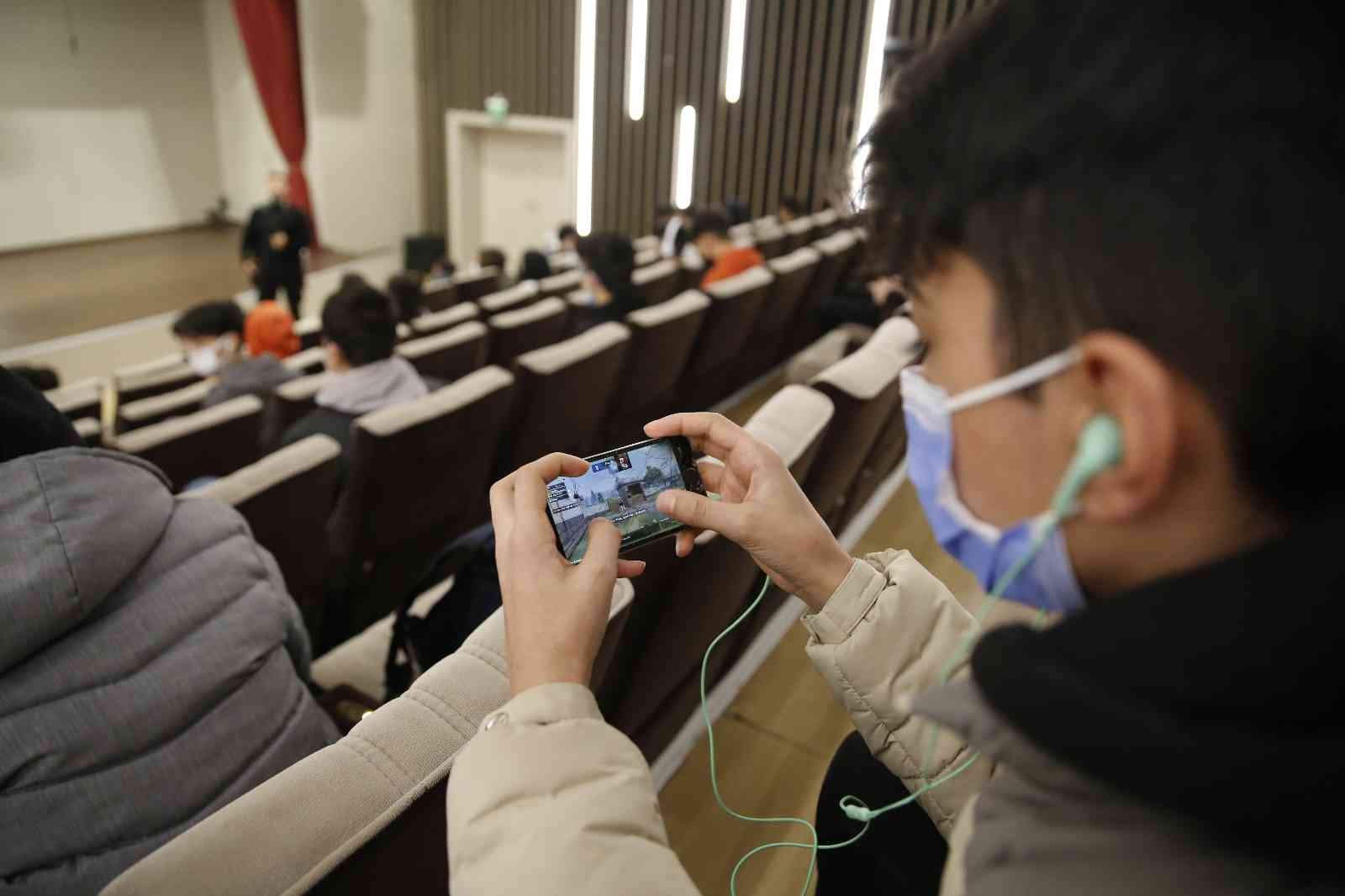 İstanbul Gençlik Oyunları’nda PUBG heyecanı başladı İstanbul Gençlik Oyunları’nda, öğrencilerin sabırsızlıkla beklediği PUBG turnuvasında mücadeleler başladı. Beş bin 200 öğrencinin katıldığı ...