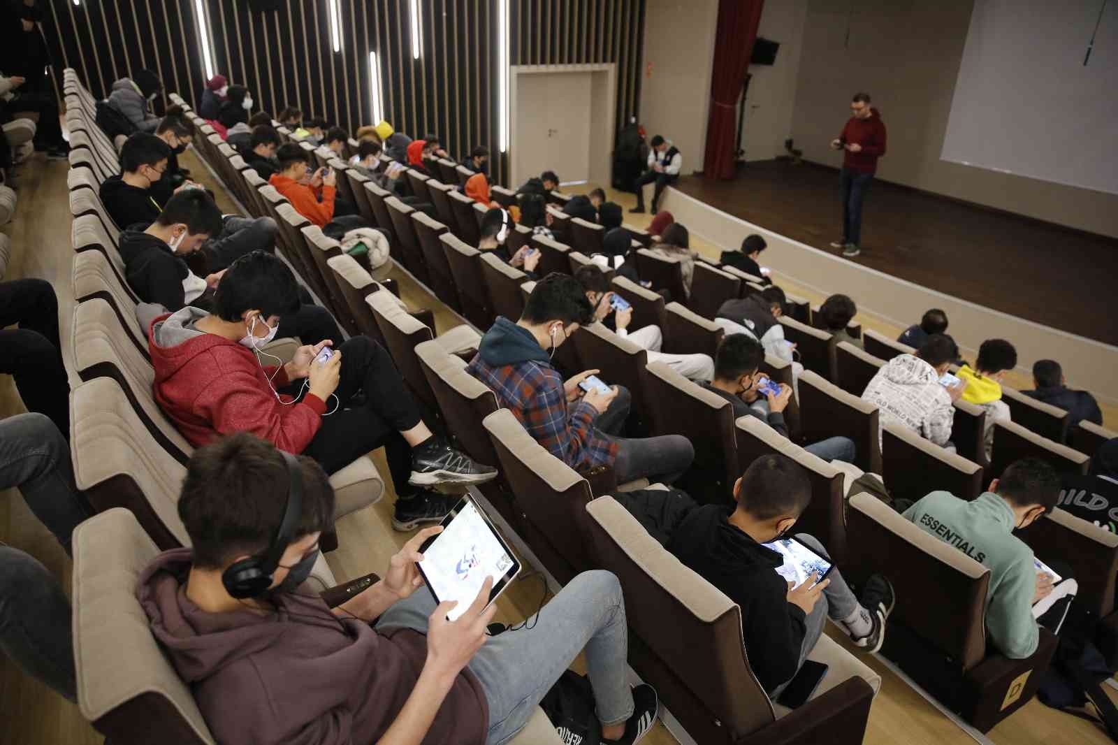 İstanbul Gençlik Oyunları’nda PUBG heyecanı başladı İstanbul Gençlik Oyunları’nda, öğrencilerin sabırsızlıkla beklediği PUBG turnuvasında mücadeleler başladı. Beş bin 200 öğrencinin katıldığı ...