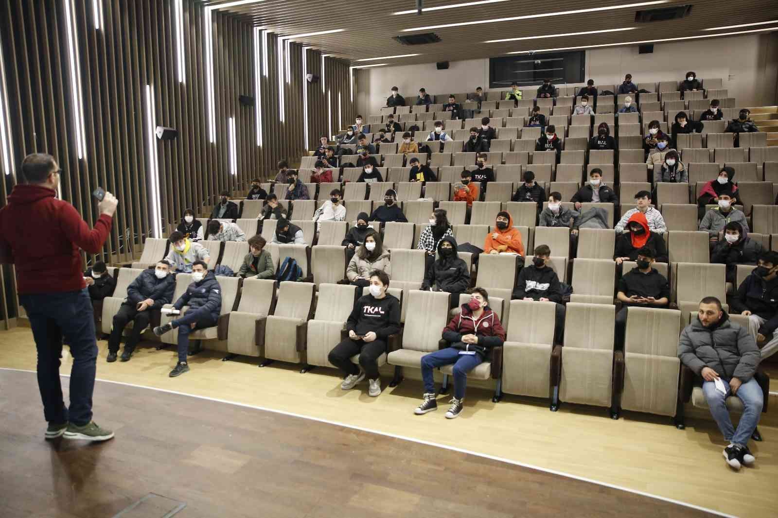 İstanbul Gençlik Oyunları’nda PUBG heyecanı başladı İstanbul Gençlik Oyunları’nda, öğrencilerin sabırsızlıkla beklediği PUBG turnuvasında mücadeleler başladı. Beş bin 200 öğrencinin katıldığı ...