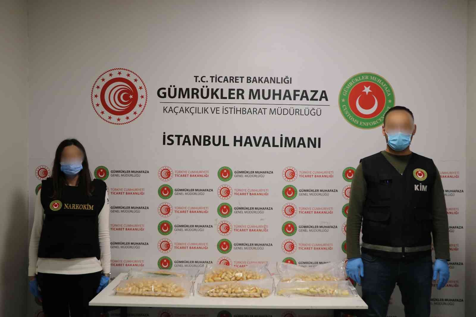 İstanbul Havalimanı’nda gerçekleştirilen iki ayrı uyuşturucu operasyonunda 11 kilo kokain ele geçirildi. Biri organizatör, yedisi kurye olmak ...