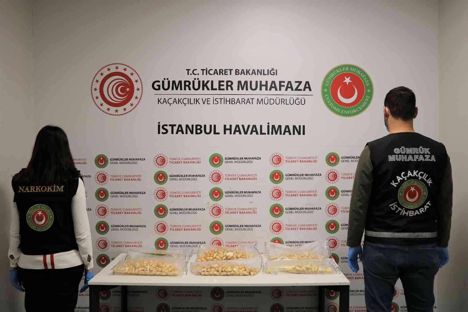 İstanbul Havalimanı’nda gerçekleştirilen iki ayrı uyuşturucu operasyonunda 11 kilo kokain ele geçirildi. Biri organizatör, yedisi kurye olmak ...