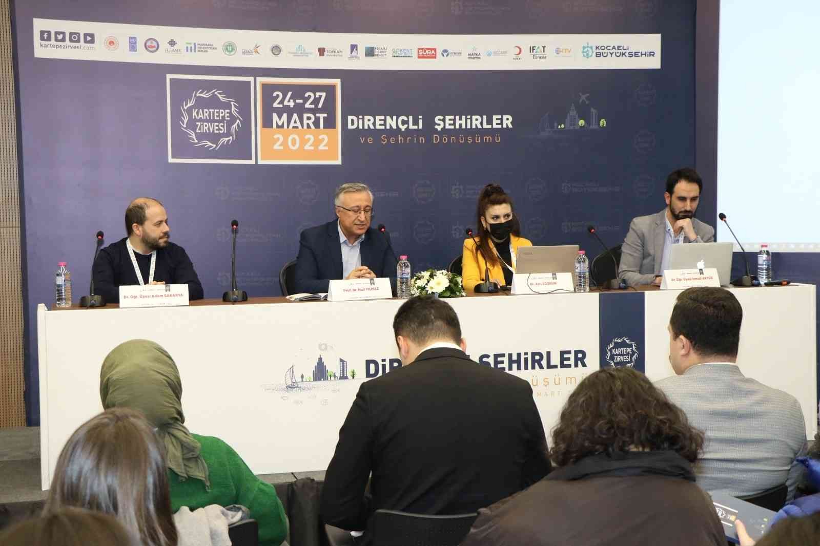 İstanbul pandemi sebebiyle ilk kez göç verdi Tüm ülkeleri ilgilendiren ve binlerce insanı mağdur eden göç konusu, Kartepe Zirvesi’nde ele alındı. Pandemi sebebiyle İstanbul’un ilk kez göç ...