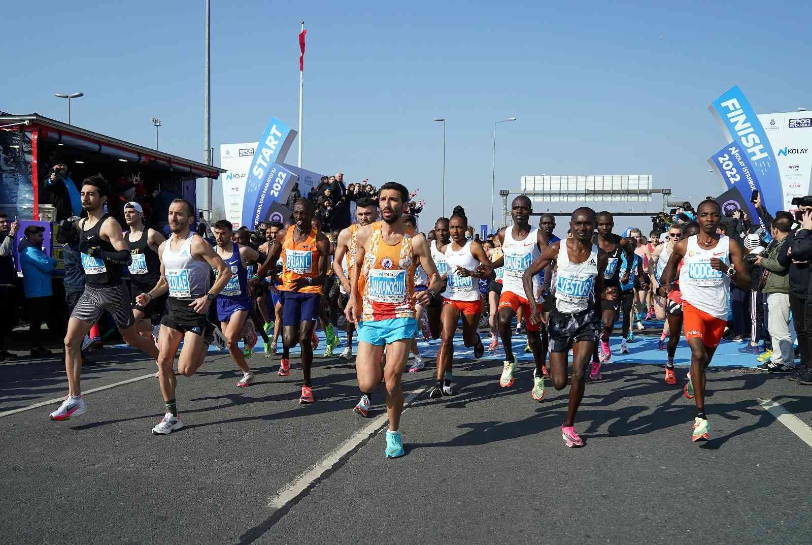 Dünyanın en iyi yarı maratonları arasında yer alan İstanbul Yarı Maratonu 17. kez koşuluyor. Spor İstanbul tarafından düzenlenen İstanbul Yarı ...