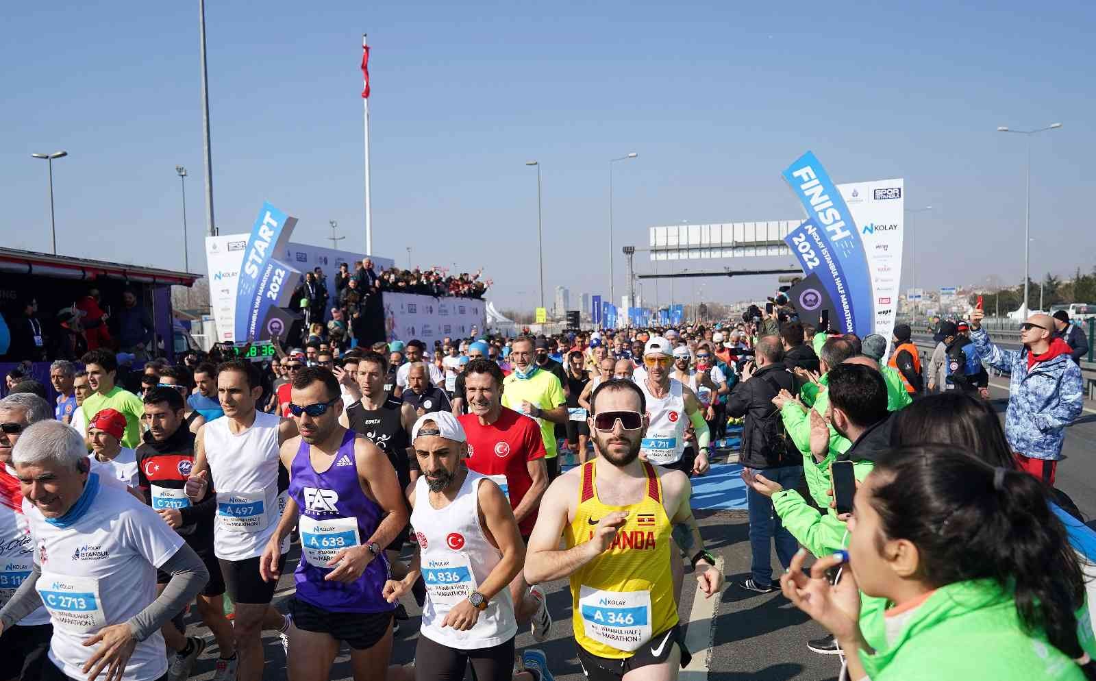 Dünyanın en iyi yarı maratonları arasında yer alan İstanbul Yarı Maratonu 17. kez koşuluyor. Spor İstanbul tarafından düzenlenen İstanbul Yarı ...