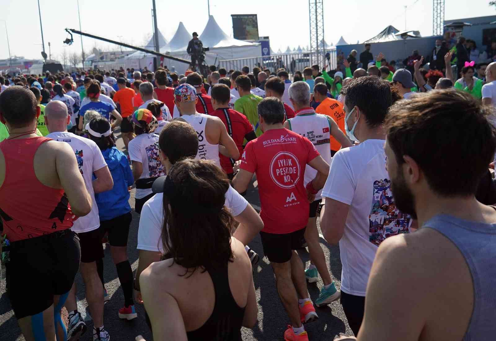 Dünyanın en iyi yarı maratonları arasında yer alan İstanbul Yarı Maratonu 17. kez koşuluyor. Spor İstanbul tarafından düzenlenen İstanbul Yarı ...