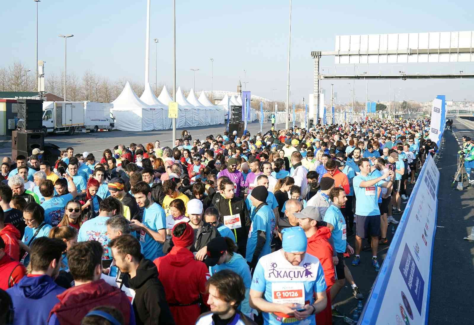 Dünyanın en iyi yarı maratonları arasında yer alan İstanbul Yarı Maratonu 17. kez koşuluyor. Spor İstanbul tarafından düzenlenen İstanbul Yarı ...