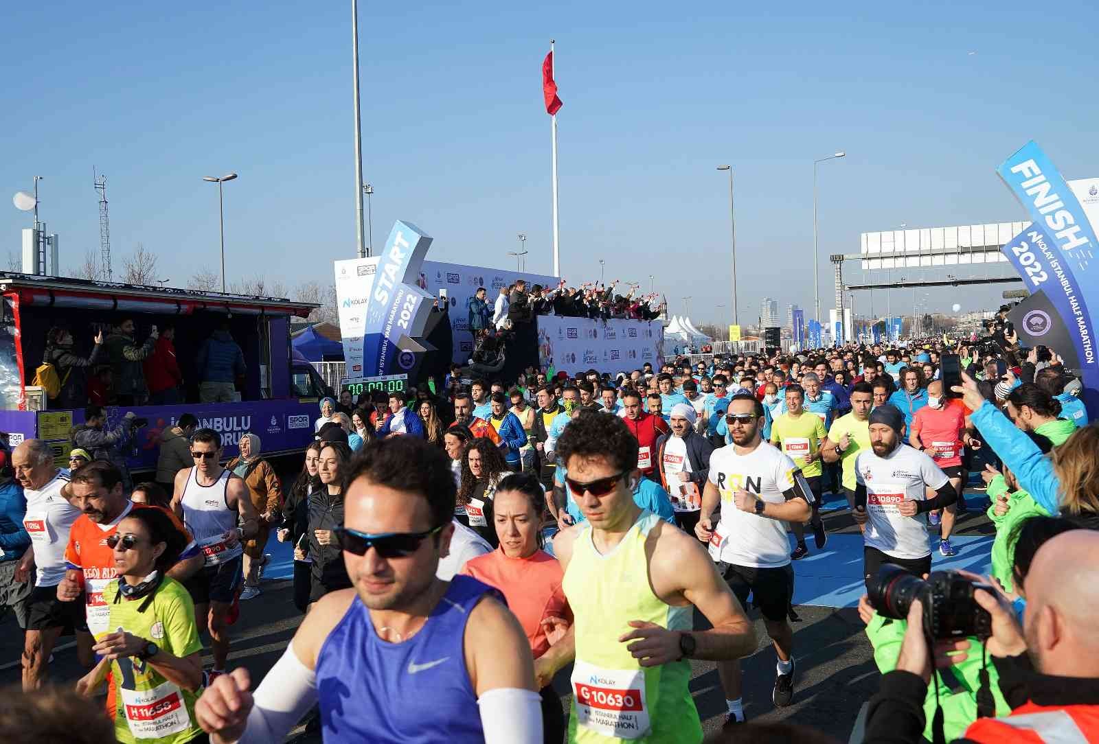 Dünyanın en iyi yarı maratonları arasında yer alan İstanbul Yarı Maratonu 17. kez koşuluyor. Spor İstanbul tarafından düzenlenen İstanbul Yarı ...