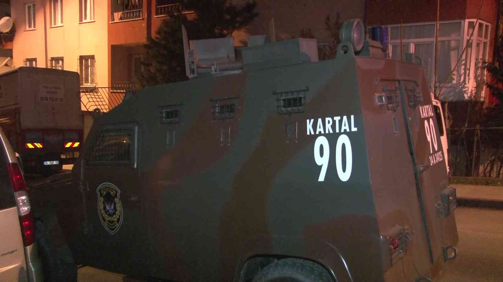 İstanbul’da 5 ilçede helikopter destekli uyuşturucu operasyonu İstanbul’da Bağcılar, Esenler, Başaksehir, Eyüpsultan ve Zeytinburnu ilçelerinde farklı adreslerde sabah saatlerinde helikopter destekli ...