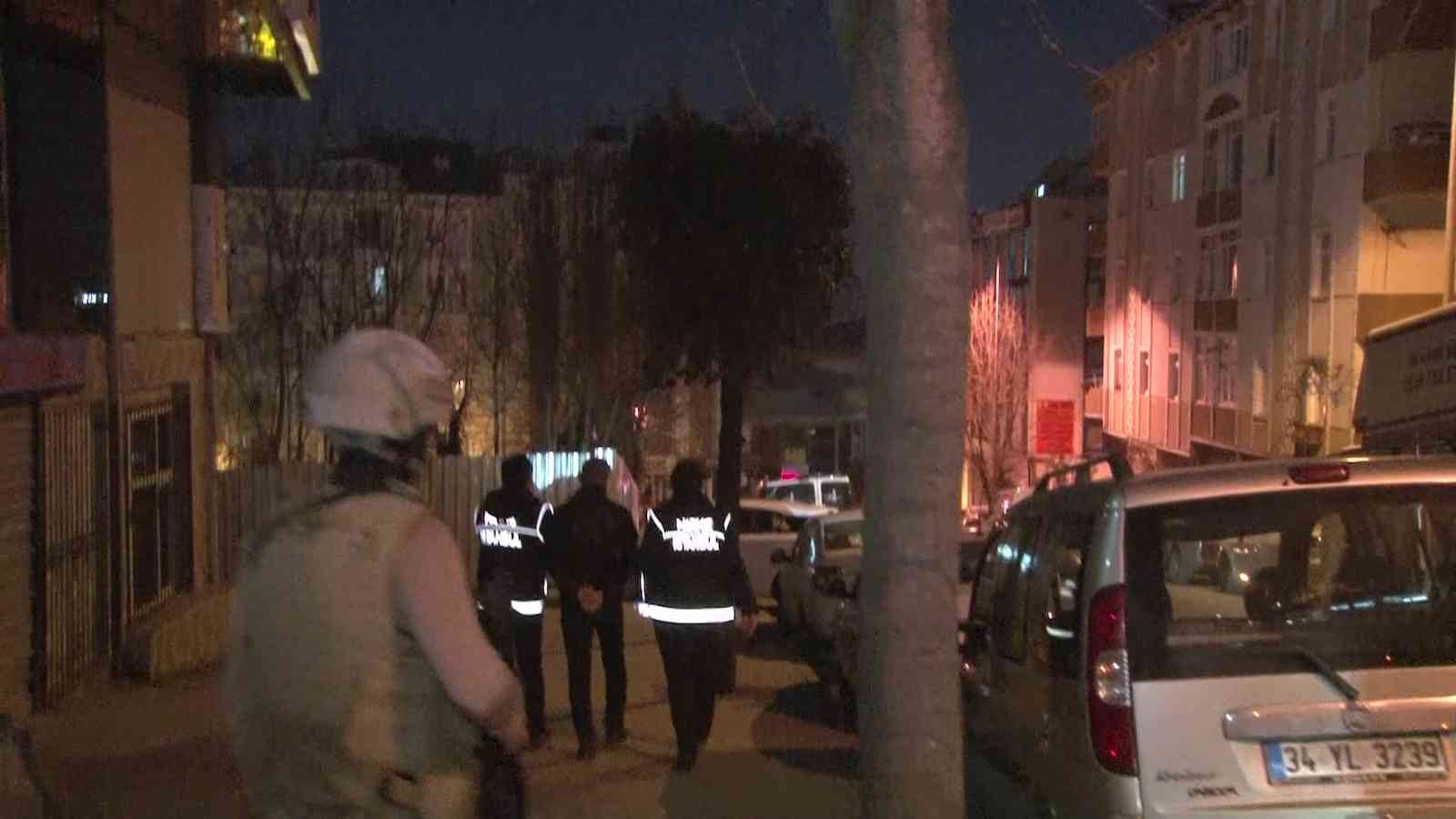 İstanbul’da 5 ilçede helikopter destekli uyuşturucu operasyonu İstanbul’da Bağcılar, Esenler, Başaksehir, Eyüpsultan ve Zeytinburnu ilçelerinde farklı adreslerde sabah saatlerinde helikopter destekli ...