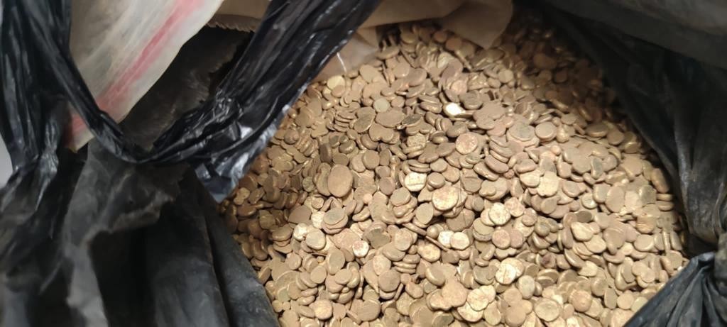 İstanbul’da tarihi eser operasyonu: 344 eser ele geçirildi İstanbul’da düzenlenen bir dizi operasyonda çeşitli form ve biçimlerde 344 tarihi eser ile tarihi eser niteliğinde 3 kiloya yakın obje ele ...