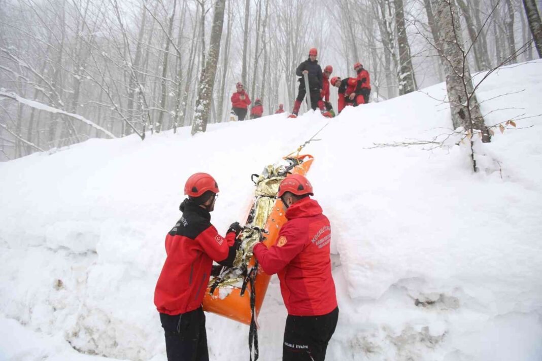 itfaiye-ekiplerinin-zorlu-arazideki-kis-tatbikati-gercegi-aratmadi-L2vpfjbE.jpg