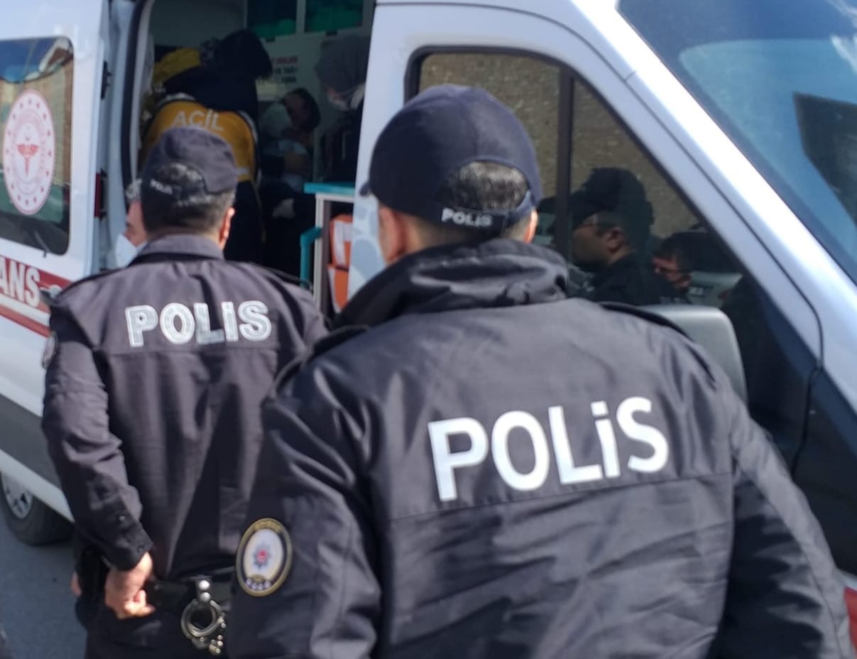İYİ Parti Edirne İl Başkanlığına çağrılıp odaya kilitlenerek il yöneticileri tarafından darp edilen Merkez İlçe Başkanı Zafer Kaya, "Kapı da ...