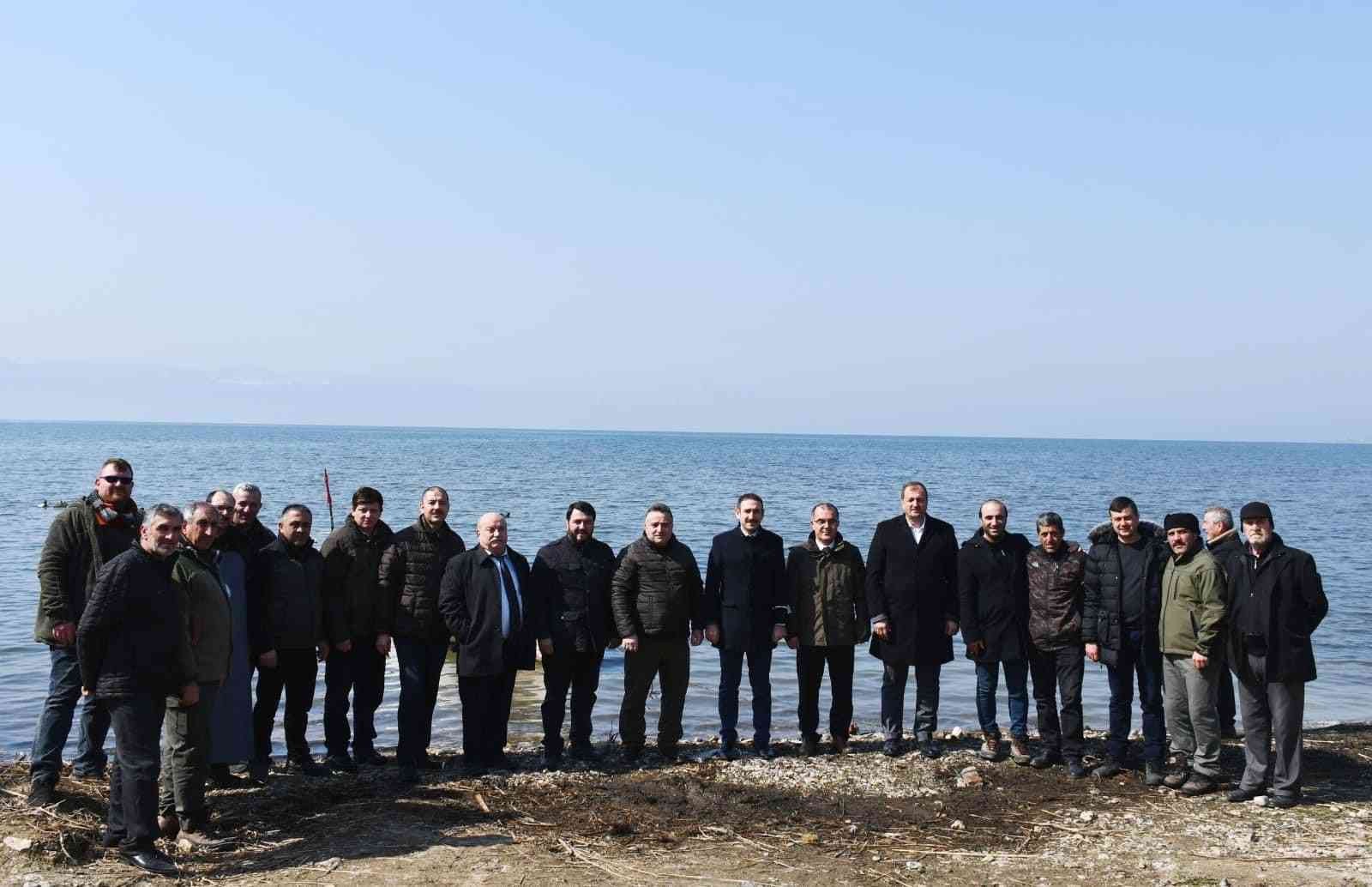 İznik Gölü’nde kaçak avcılardan kurtarılan 56 ördek artık özgür Bursa’nın İznik ilçesinde kaçak avcılardan kurtarılan 56 ördek tedavilerinin ardından özgürlüğüne kavuşturuldu. Jandarma; İznik Çakırca Köyünde ...