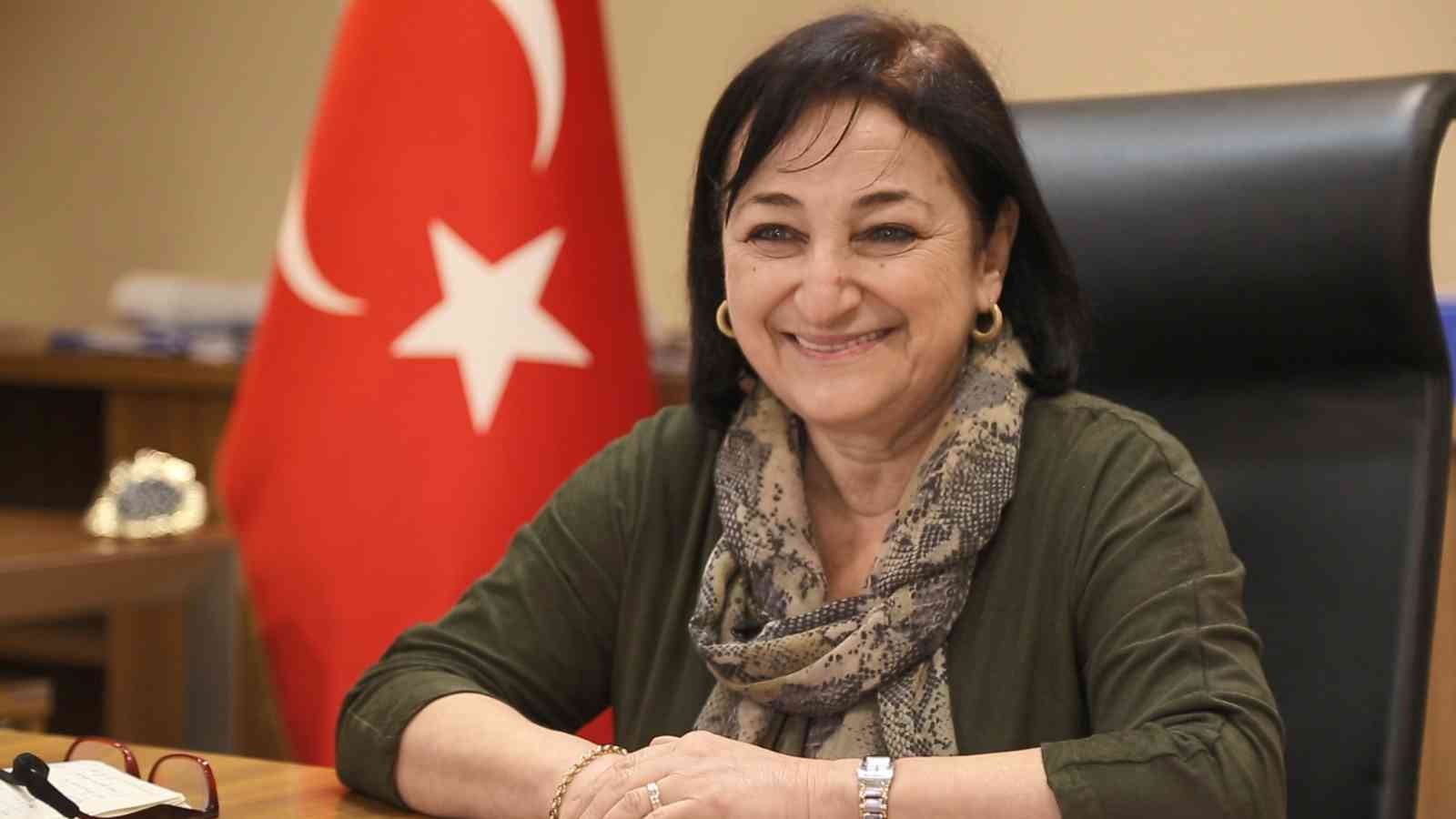 Kadıköy Belediyesi’nde 26 müdürlüğün 13’ünün başında kadınlar var İstanbul’un en yüksek kadın nüfusuna sahip olan Kadıköy’de, yerel yönetim karar mekanizmaları kadınlara emanet. Toplumsal cinsiyet eşitliğini en ...