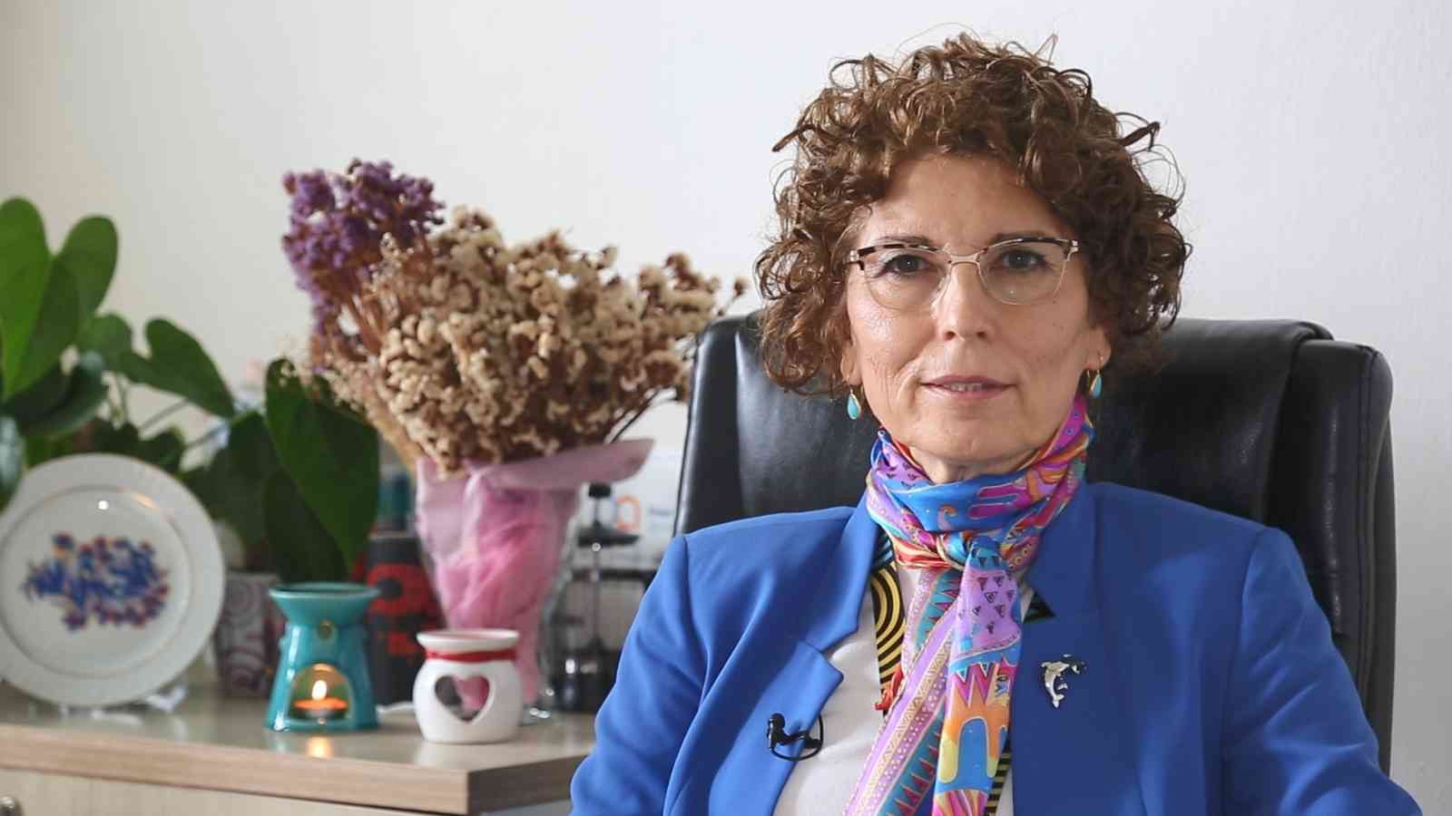 Kadıköy Belediyesi’nde 26 müdürlüğün 13’ünün başında kadınlar var İstanbul’un en yüksek kadın nüfusuna sahip olan Kadıköy’de, yerel yönetim karar mekanizmaları kadınlara emanet. Toplumsal cinsiyet eşitliğini en ...