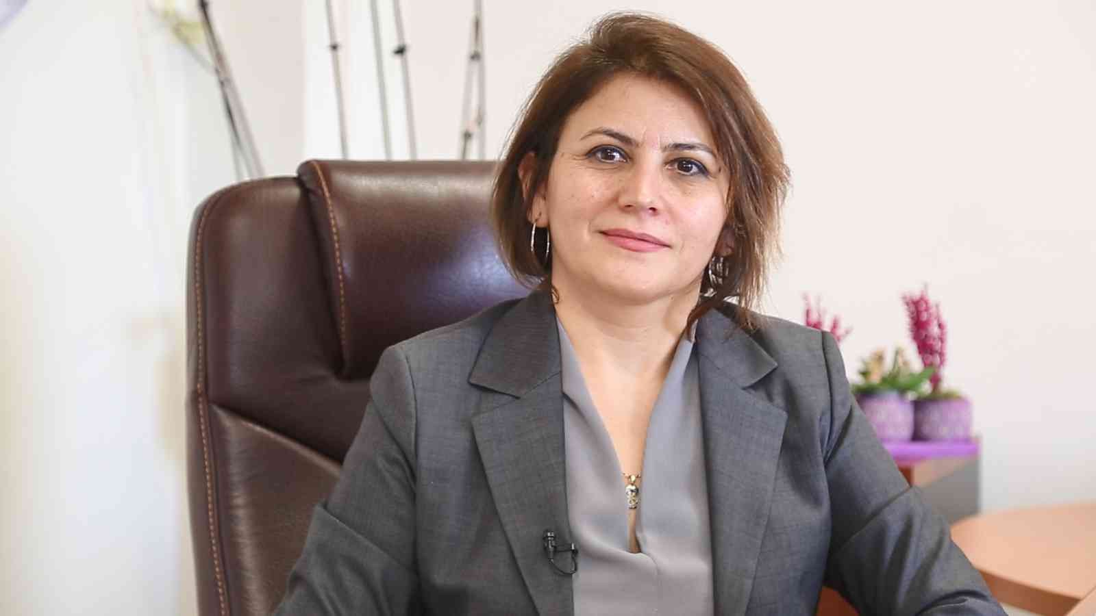 Kadıköy Belediyesi’nde 26 müdürlüğün 13’ünün başında kadınlar var İstanbul’un en yüksek kadın nüfusuna sahip olan Kadıköy’de, yerel yönetim karar mekanizmaları kadınlara emanet. Toplumsal cinsiyet eşitliğini en ...