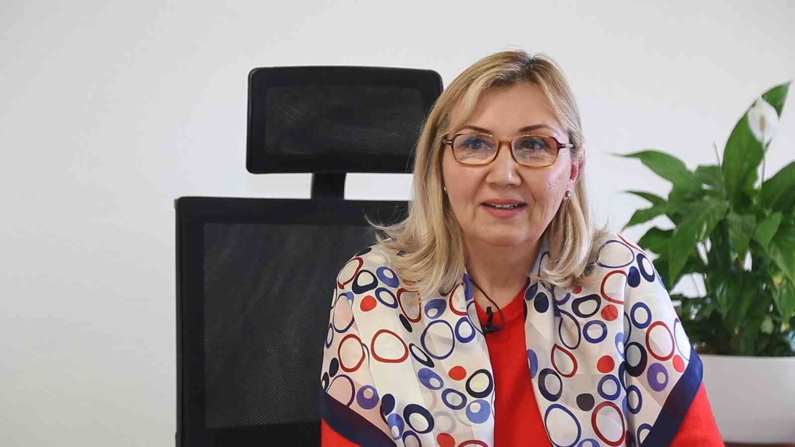 Kadıköy Belediyesi’nde 26 müdürlüğün 13’ünün başında kadınlar var İstanbul’un en yüksek kadın nüfusuna sahip olan Kadıköy’de, yerel yönetim karar mekanizmaları kadınlara emanet. Toplumsal cinsiyet eşitliğini en ...