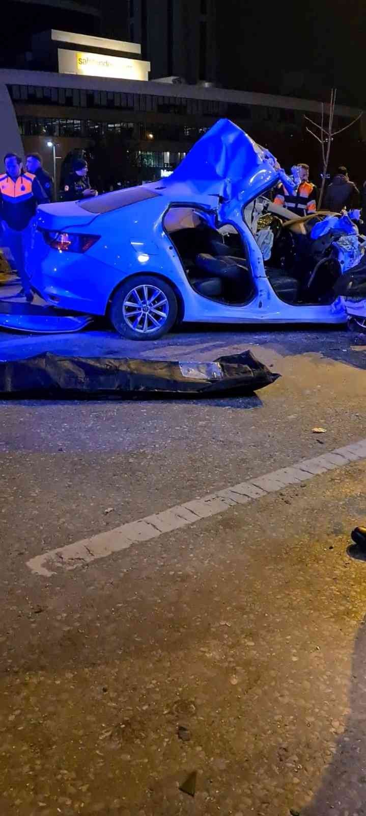 Kadıköy E5 Karayolunda katliam gibi kaza: 1 ölü 1 yaralı Kadıköy’de katliam gibi kaza, 5 araç zincirleme kazaya karıştı. Lastiği patlayan otomobile yardım etmek isteyen yol bakım aracına arkadan hızla ...