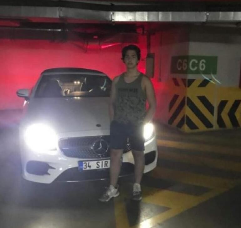 Kadıköy’de 17 yaşındaki gencin öldüğü kazanın ayrıntıları ortaya çıktı Kadıköy D-100 karayolunda gece saatlerinde meydana gelen kazada, bariyerlere çarparak parçalanan lüks otomobil sürücüsü 17 yaşındaki Saltuk ...