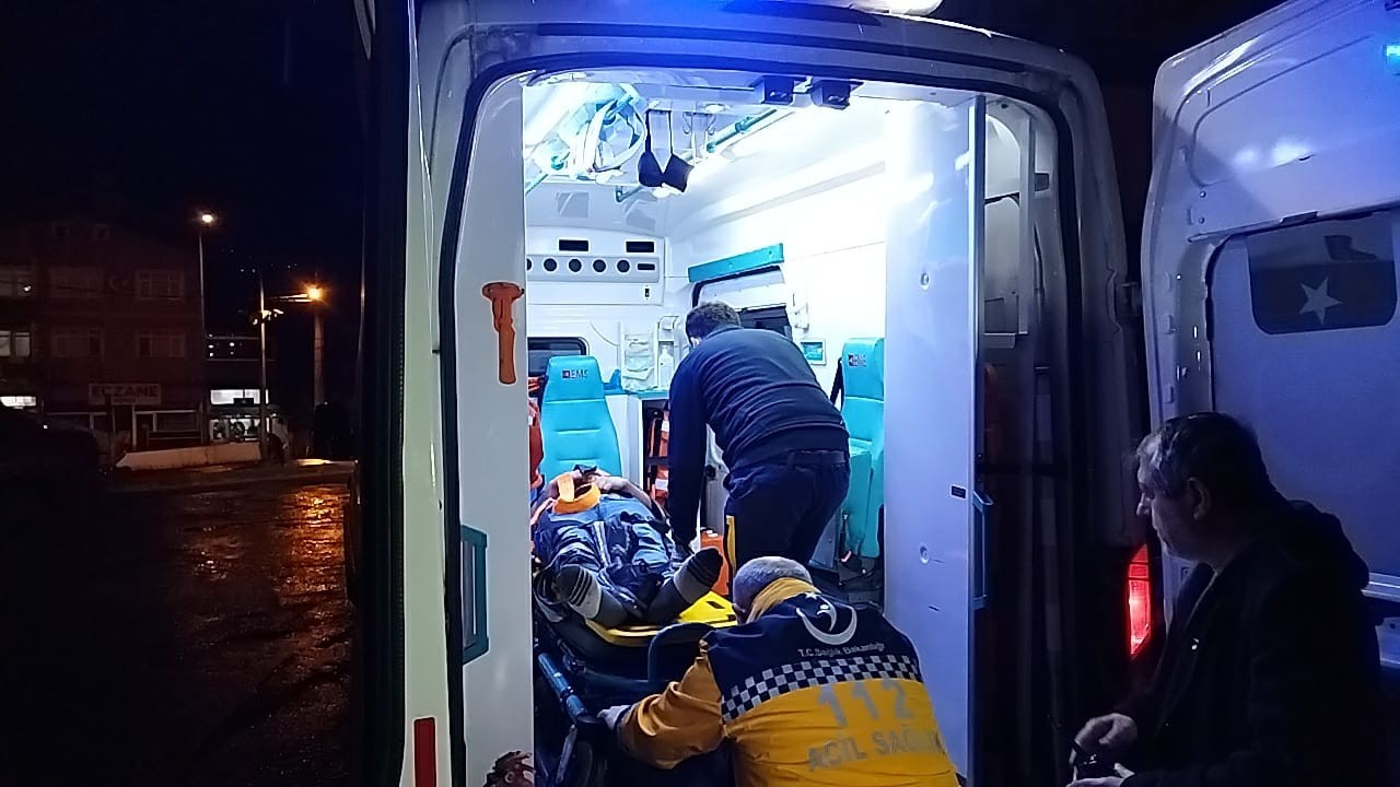 Kadın cinayetinin sebebi nişan hediyeleri... Bursa’da kendisinden ayrılmak isteyen nişanlısını bıçaklayarak öldürdükten sonra kayınvalidesini ağır yaralayan zanlı otomobille kaçarken Sakarya ...