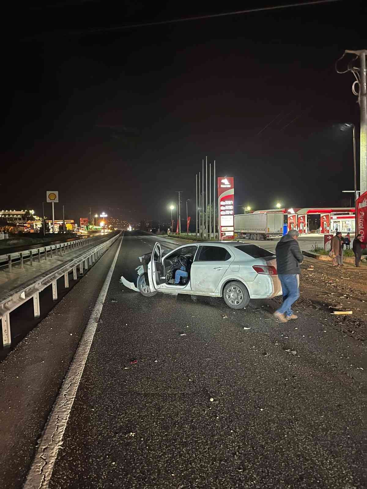 Kadın cinayetinin sebebi nişan hediyeleri... Bursa’da kendisinden ayrılmak isteyen nişanlısını bıçaklayarak öldürdükten sonra kayınvalidesini ağır yaralayan zanlı otomobille kaçarken Sakarya ...