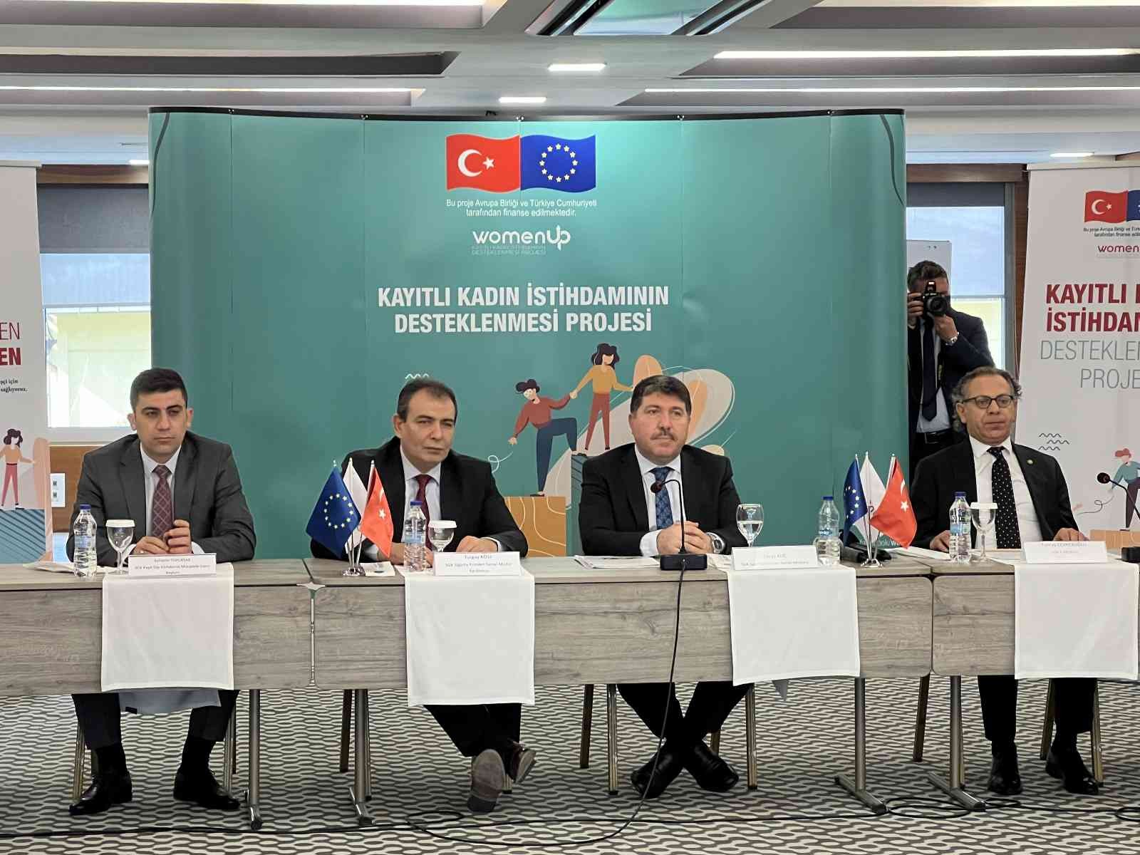 up’ projesiyle kayıt dışı kadın istihdamının önüne geçilmesi hedefleniyor. Bu kapsamda bir önceki yıl ortalama sigortalı sayısına ilave bir kadın ...