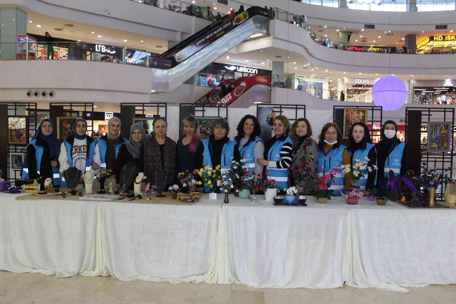 “Kadının Ellerinden” Sergisi Tekirdağ Gençlik ve Spor İl Müdürlüğüne bağlı olan Günebakan Öğrenci Yurdunun organizasyonluğunda "Kadının Ellerinden" adlı el sanatları sergisi ...