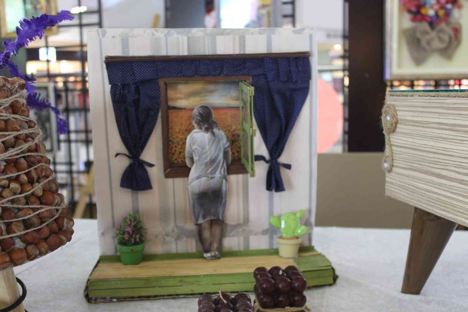 “Kadının Ellerinden” Sergisi Tekirdağ Gençlik ve Spor İl Müdürlüğüne bağlı olan Günebakan Öğrenci Yurdunun organizasyonluğunda "Kadının Ellerinden" adlı el sanatları sergisi ...