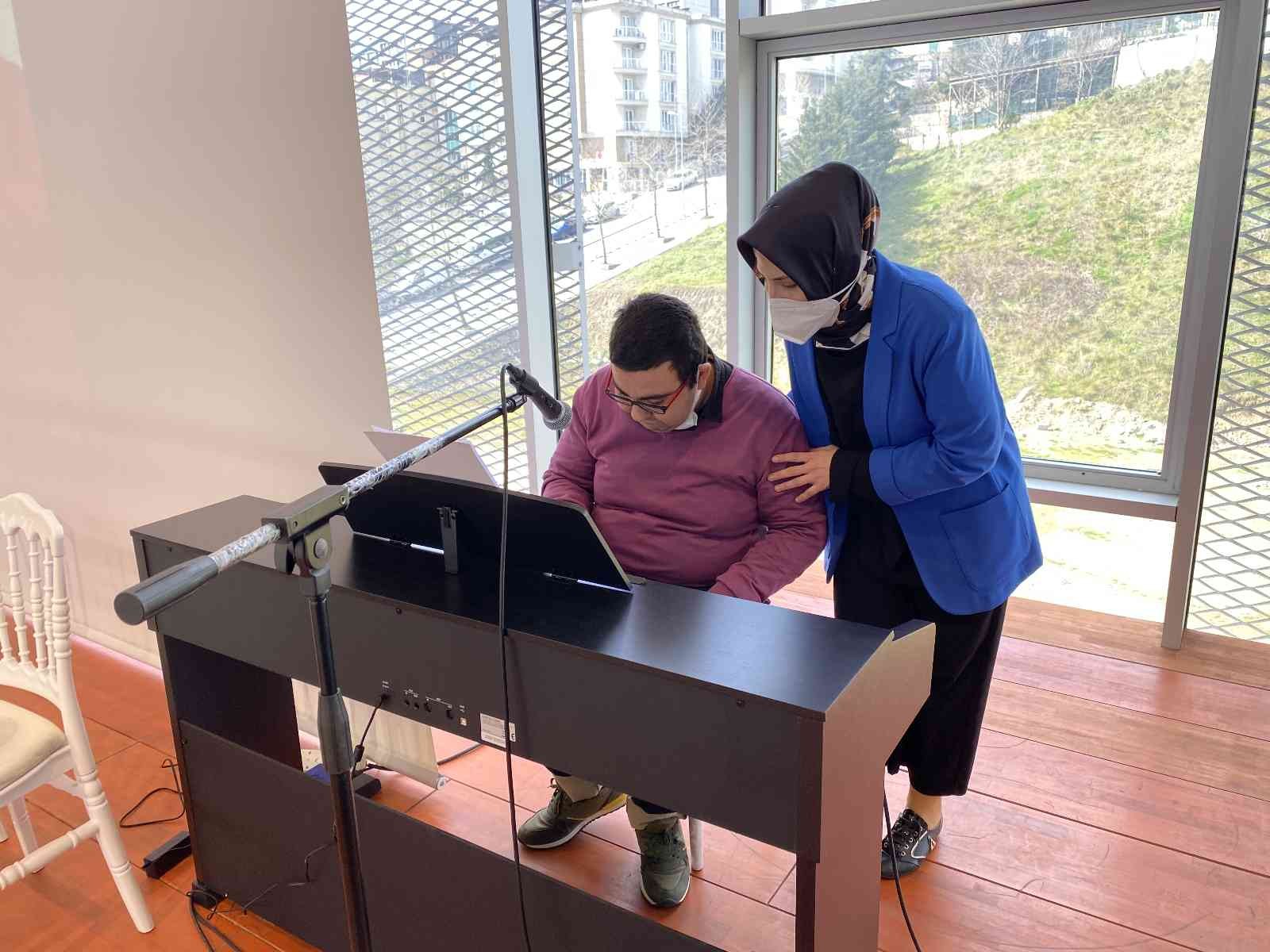 Kağıthane’nin özel çocukları yetenekleriyle herkese hayran bıraktı Dünya Down Sendromu Farkındalık Günü’nde, Kağıthane’nin özel çocukları düzenledikleri gösteriyle yeteneklerini sergiledi. Kâğıthane Belediyesi ...