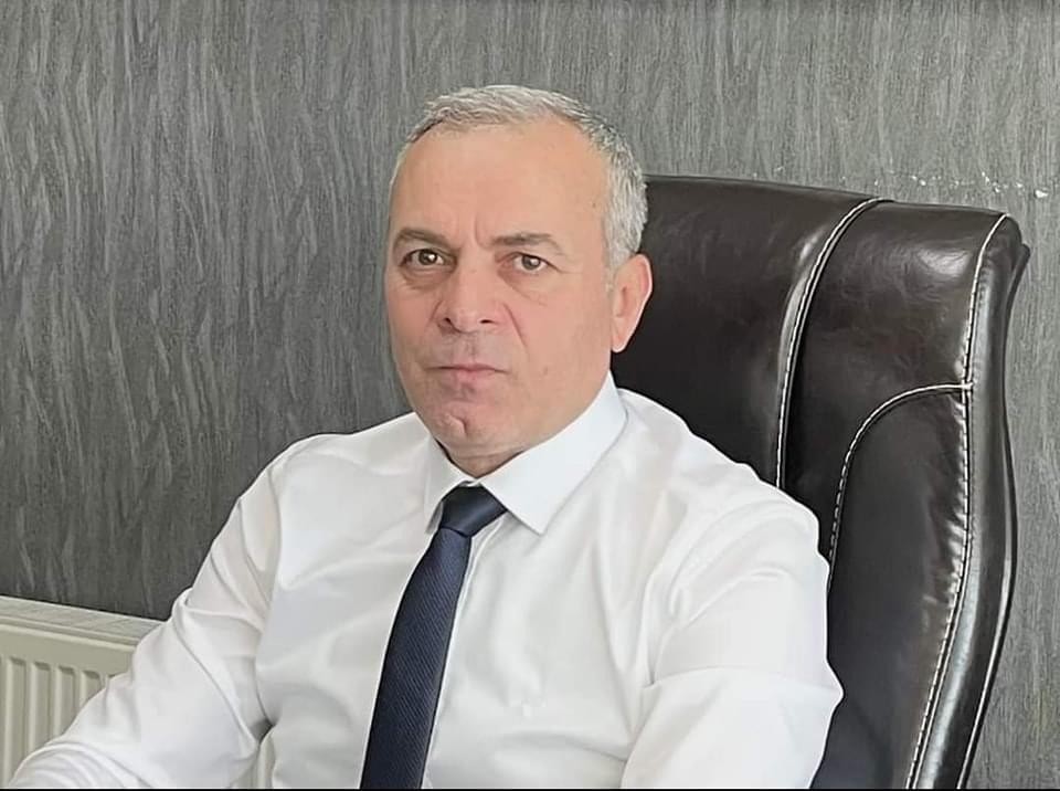 Kalp krizi geçiren sendikacıya acı veda Bursa’nın Gemlik ilçesinde kalp krizi sonucu hayatını kaybeden Türk Metal Sendikası Gemlik Şube Başkanı Kemal Durmaz’ın (52) cenazesi sendika ...