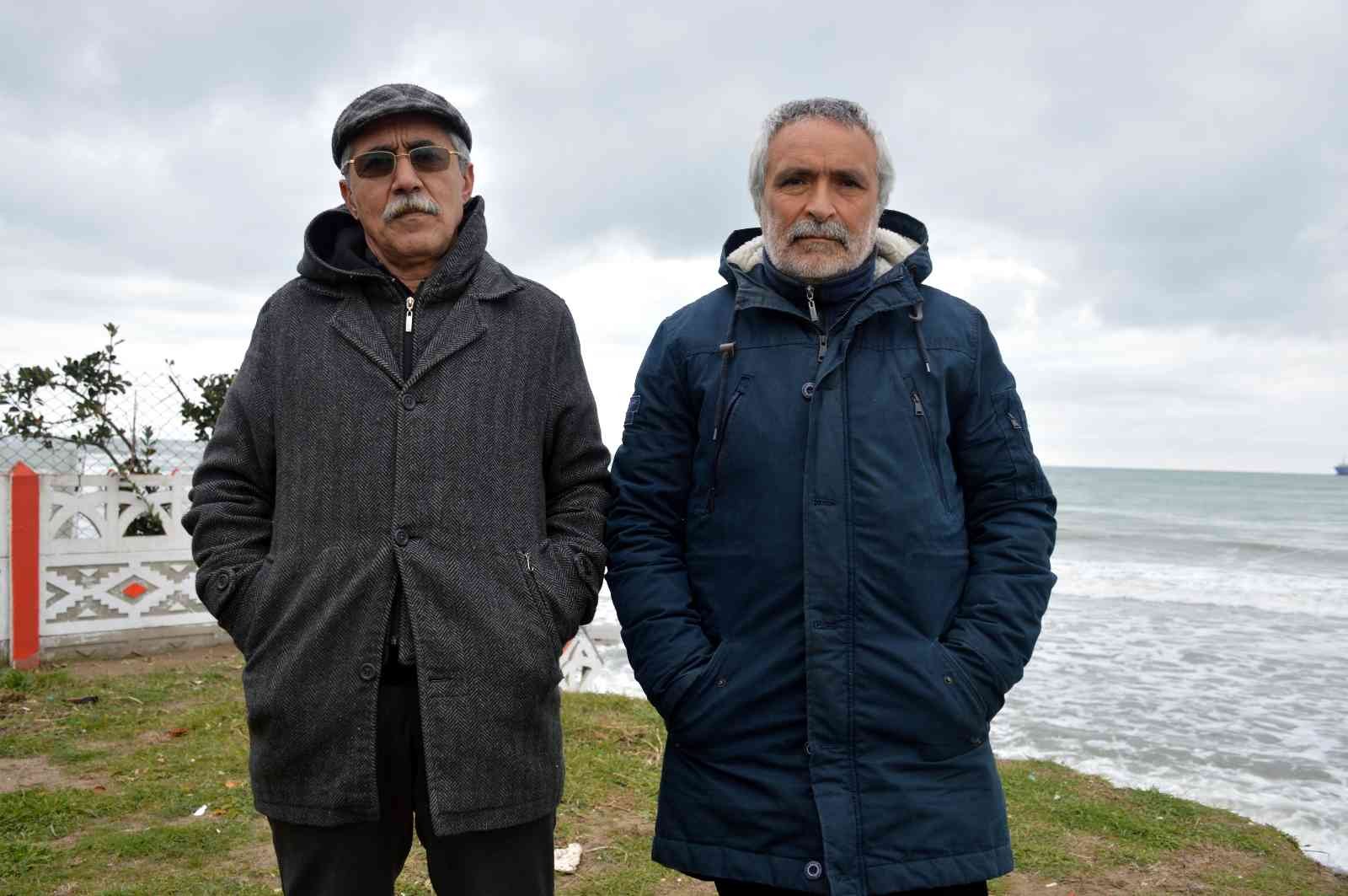 Karadeniz, bu ilçeyi parça parça yutuyor Sakarya’nın Karasu sahilinde etkisini arttıran kıyı erozyonu bir evin arsasını ve bahçe duvarlarını denizle buluşturdu. Tehlike oluşturan ...